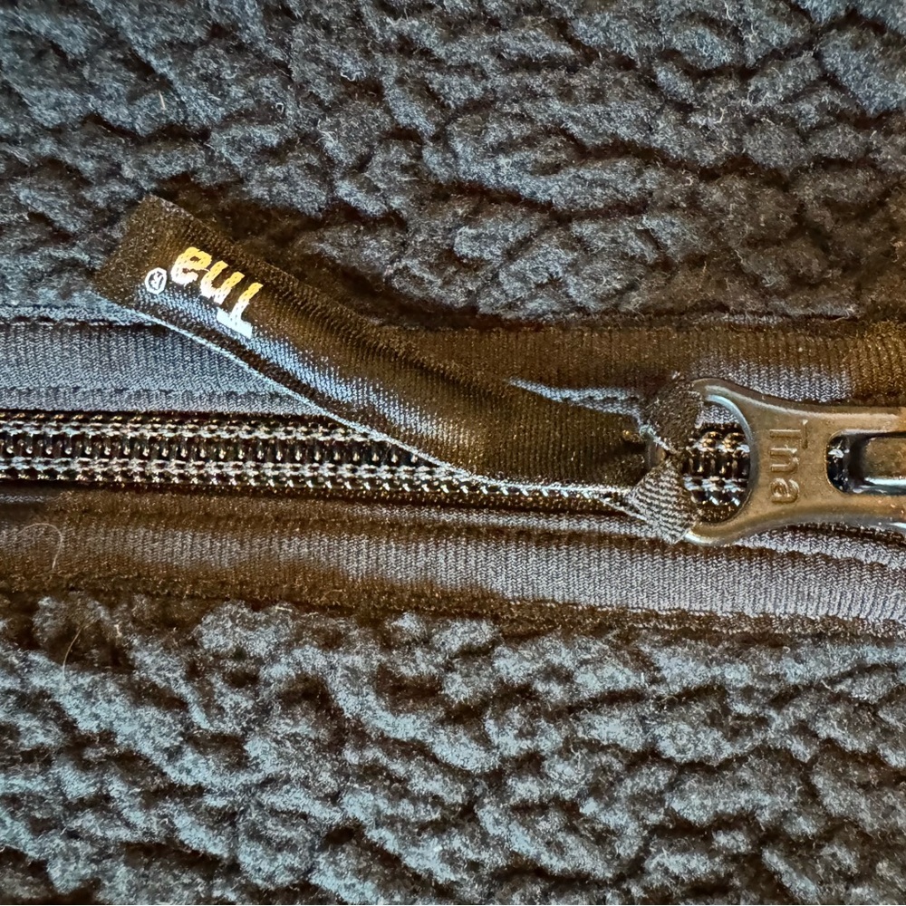 TNA Black Polartec Sherpa Vest - Picture 4 of 6